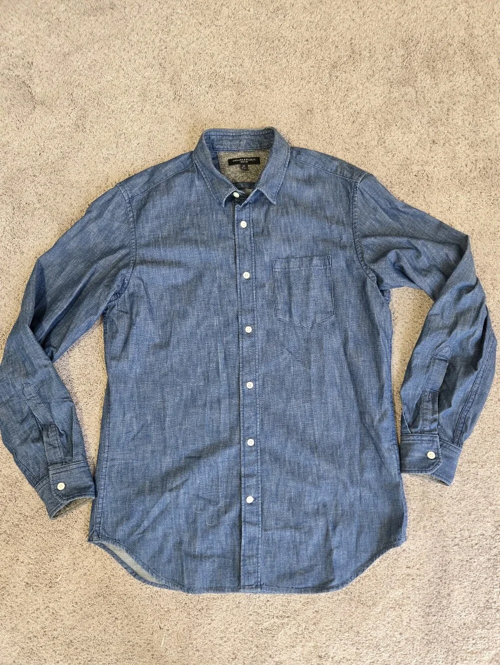 Banana Republic Men's Blue Denim Chambray Button-Down Shirt Slim Fit Size Medium